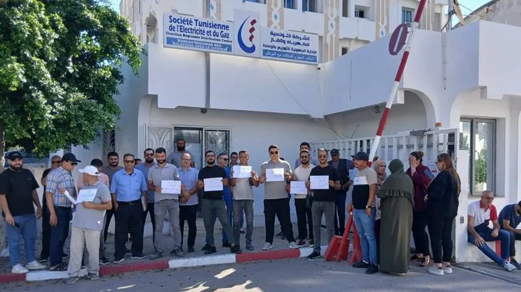 بعد وفاة زميلهم أثناء العمل أعوان الستاغ بسوسة يحتجون