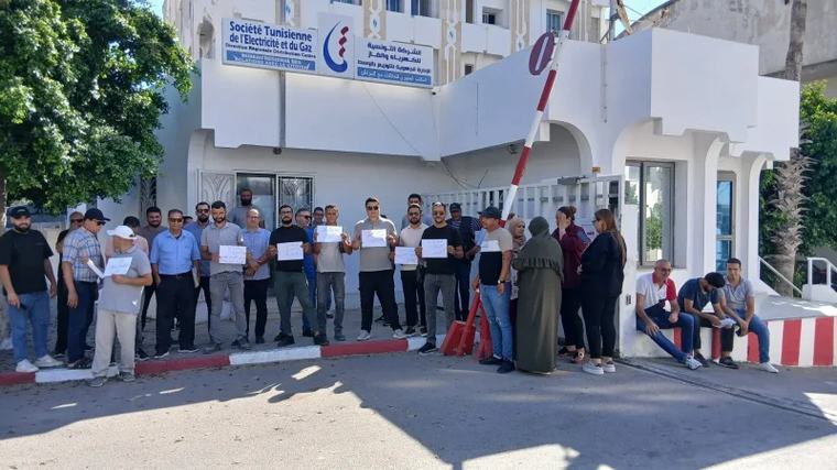 استجابة لدعوة جامعة الكهرباء والغاز...أعوان الستاغ بسوسة يحتجون